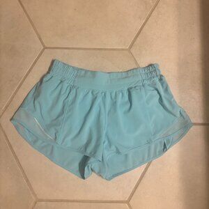 NWOT size 8 Lululemon Hotty Hot low rise 2.5in